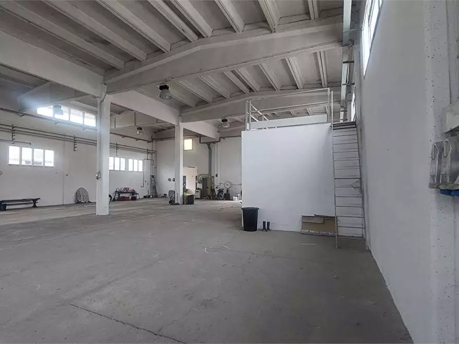 Immagine 18 di Capannone industriale in affitto  in Strada Canaletto Sud a Modena