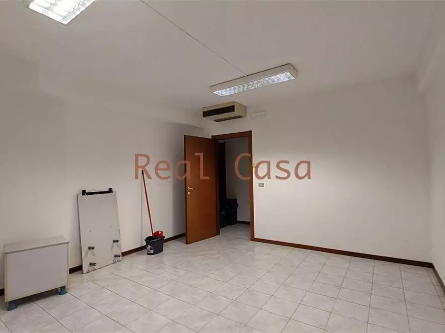 Immagine 6 di Ufficio in affitto  in Via Poletti a Modena