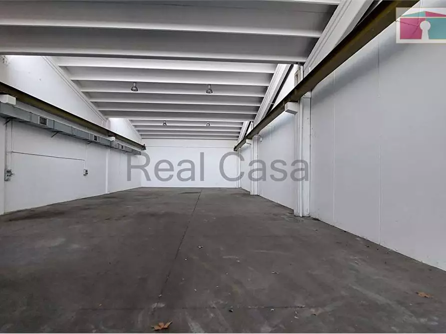 Immagine 3 di Capannone industriale in vendita  in Via Peri a Modena