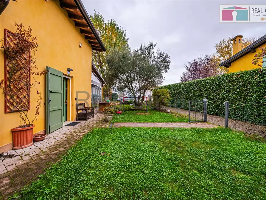 Immagine 4 di Villa in vendita  in Strada Formigina  660 a Modena