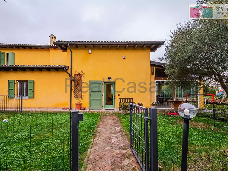 Immagine 2 di Villa in vendita  in Strada Formigina  660 a Modena