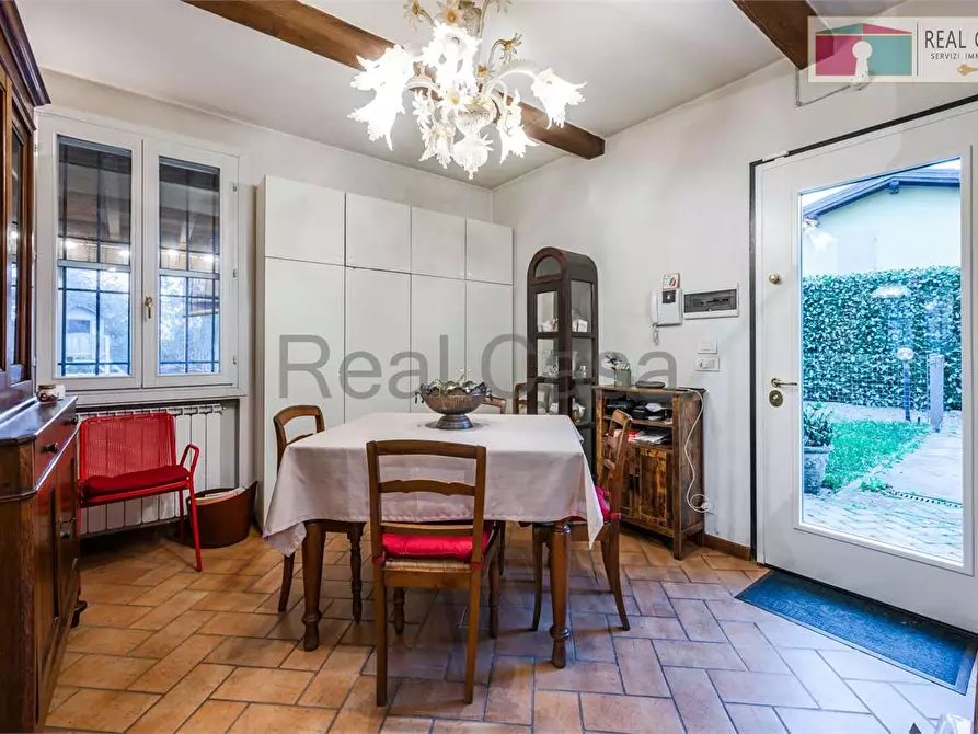 Immagine 10 di Villa in vendita  in Strada Formigina  660 a Modena