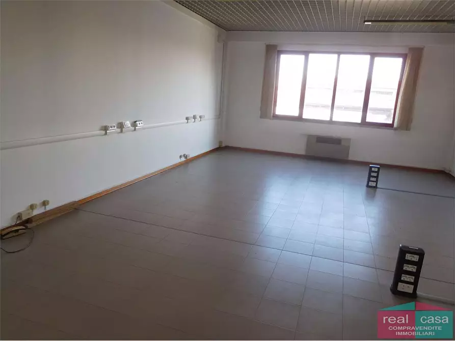 Immagine 3 di Ufficio in affitto  a Modena