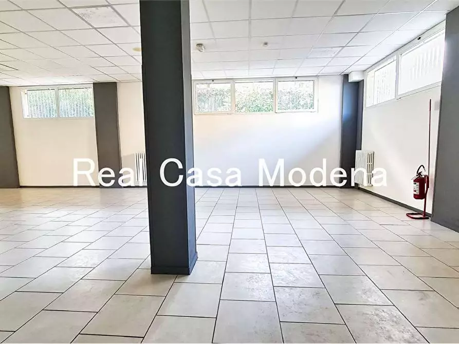 Immagine 4 di Negozio in vendita  in Viale Reiter  a Modena