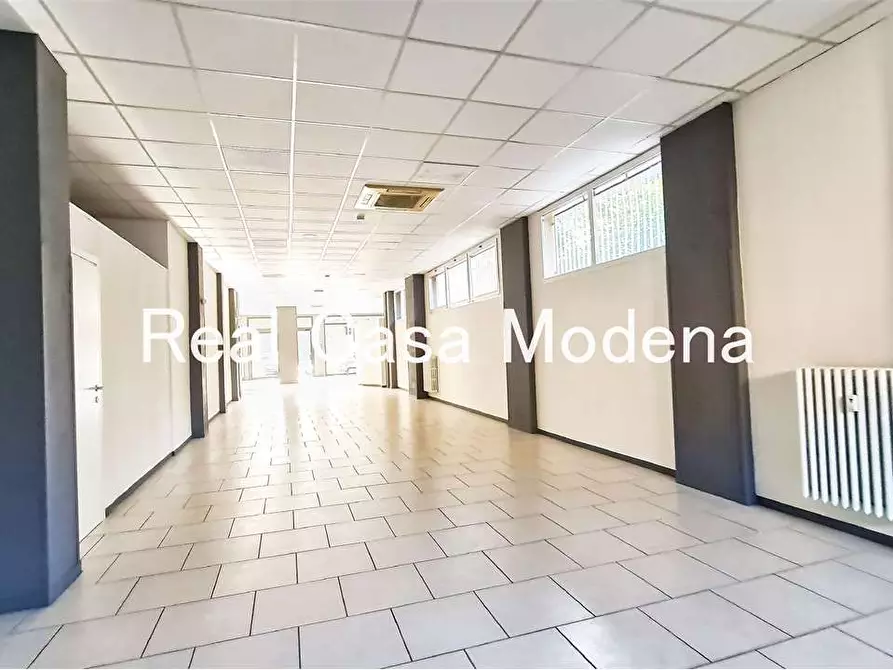 Immagine 6 di Negozio in vendita  in Viale Reiter  a Modena