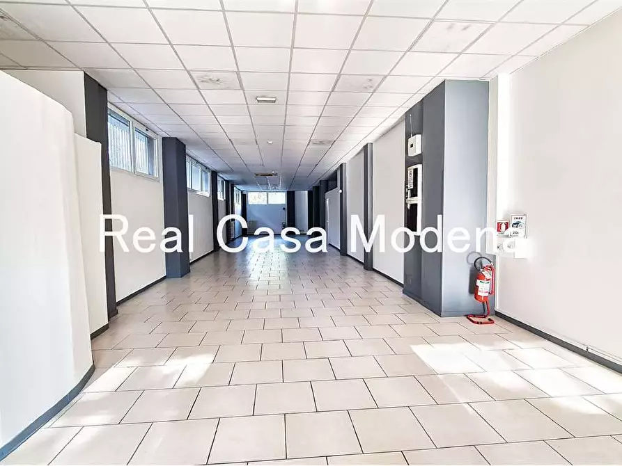 Immagine 7 di Negozio in vendita  in Viale Reiter  a Modena