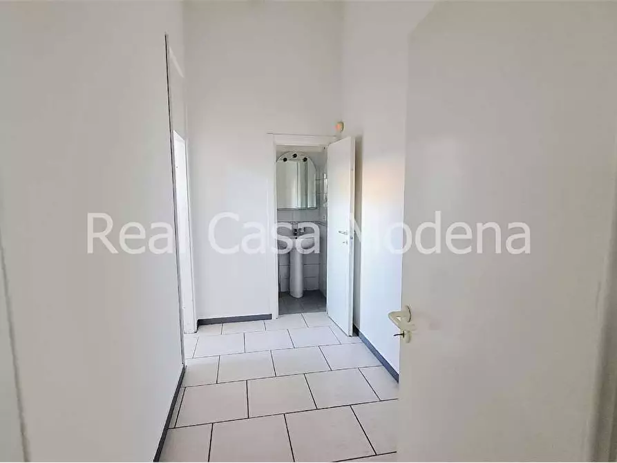 Immagine 10 di Negozio in vendita  in Viale Reiter  a Modena