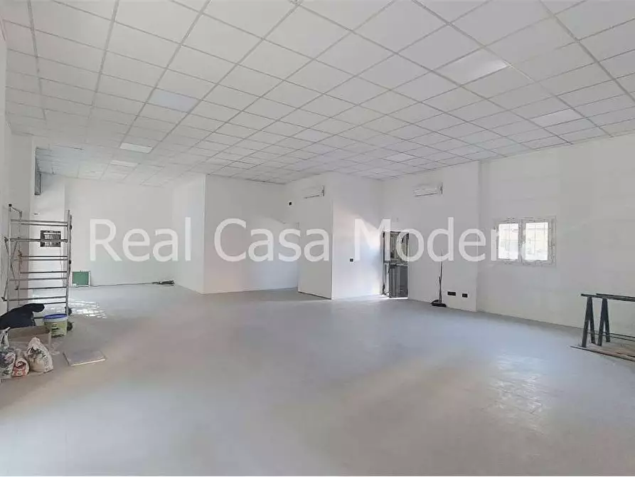 Immagine 2 di Negozio in affitto  a Modena