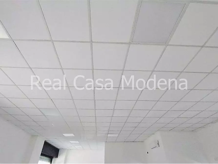 Immagine 4 di Negozio in affitto  a Modena