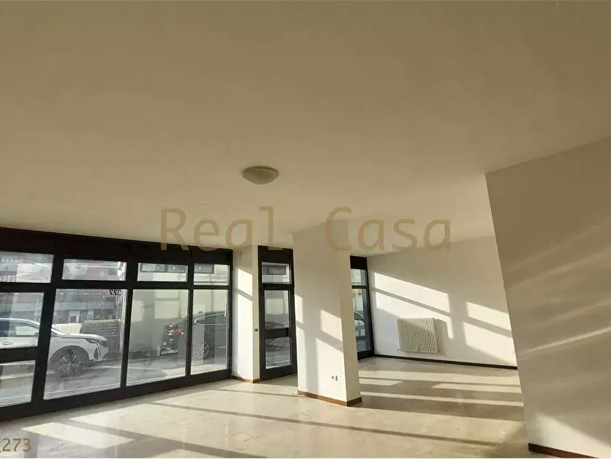 Immagine 11 di Negozio in vendita  in Via Giardini  322 a Modena