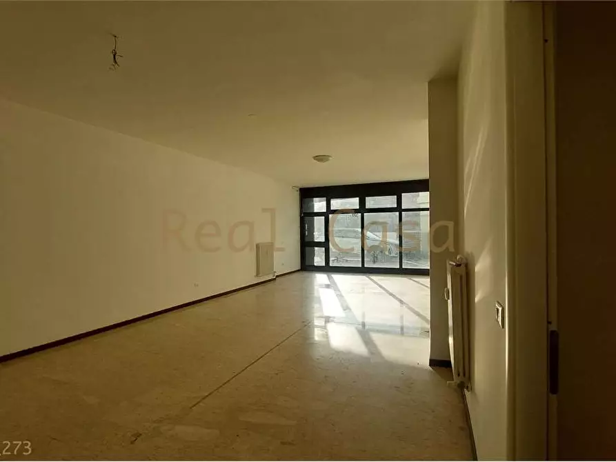 Immagine 22 di Negozio in vendita  in Via Giardini  322 a Modena