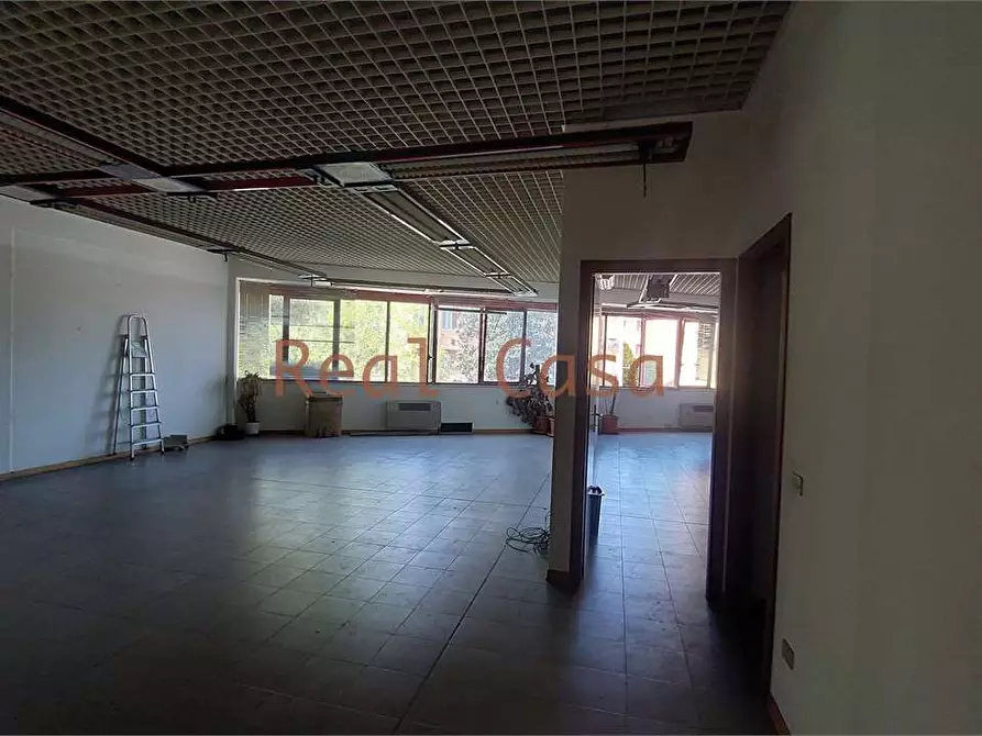 Immagine 2 di Ufficio in affitto  a Modena