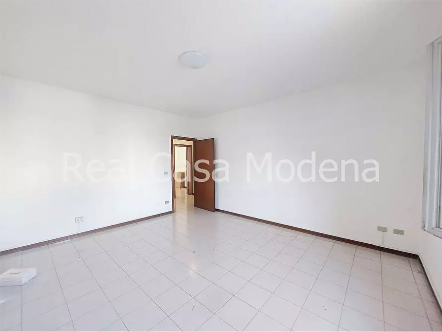 Immagine 3 di Ufficio in affitto  in Via Giardini  751 a Modena