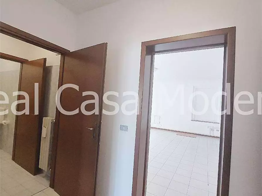 Immagine 14 di Ufficio in affitto  in Via Giardini  751 a Modena