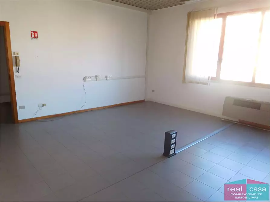 Immagine 1 di Ufficio in affitto  a Modena