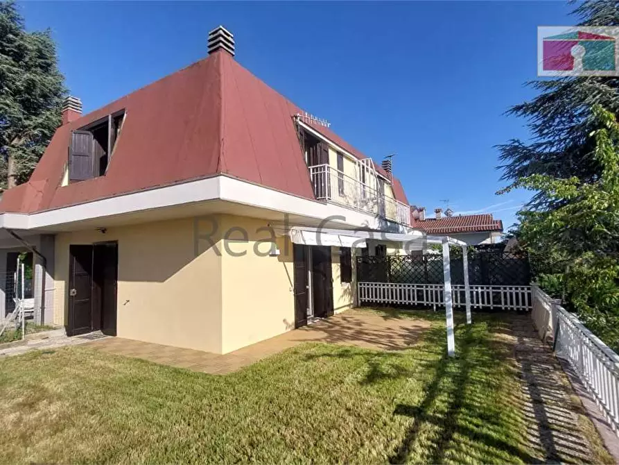 Immagine 1 di Villa in affitto  in Via Verdi  a Serramazzoni