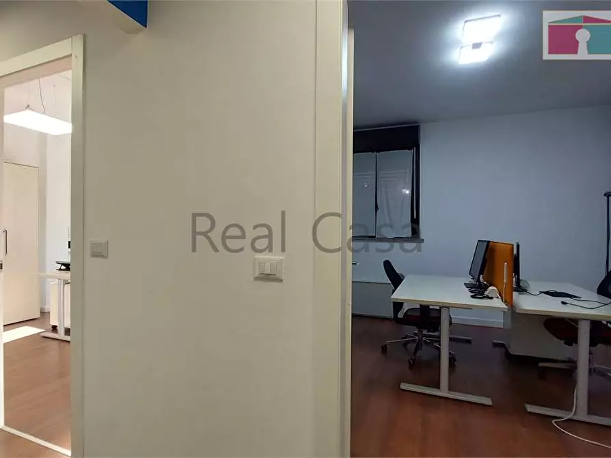 Immagine 14 di Ufficio in vendita  in Via Grecia a Modena