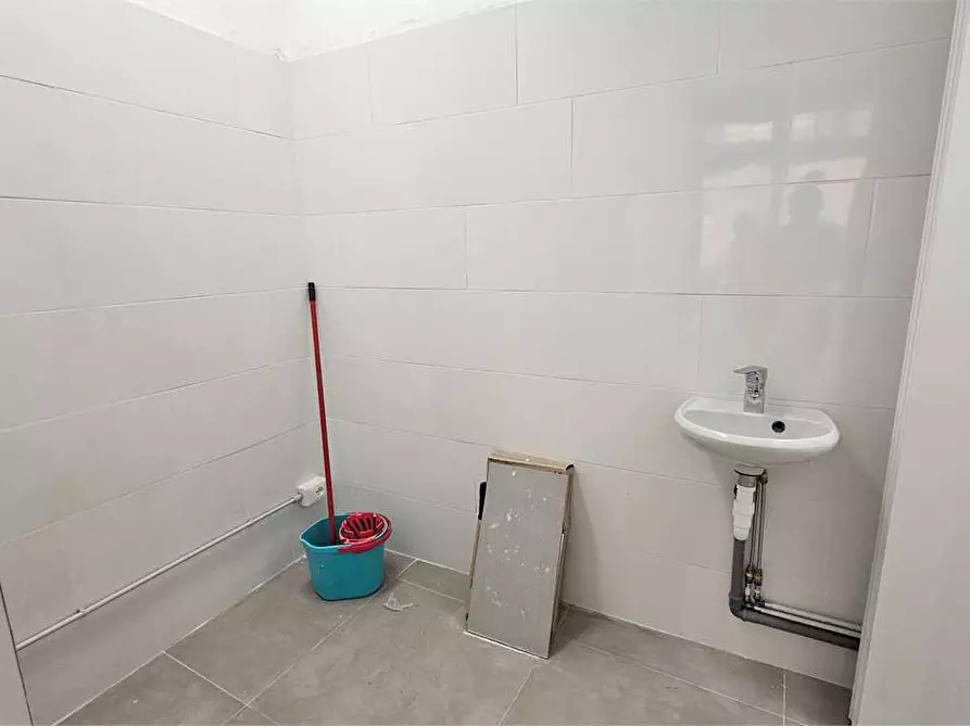 Immagine 5 di Ufficio in affitto  in Via Gallucci a Modena