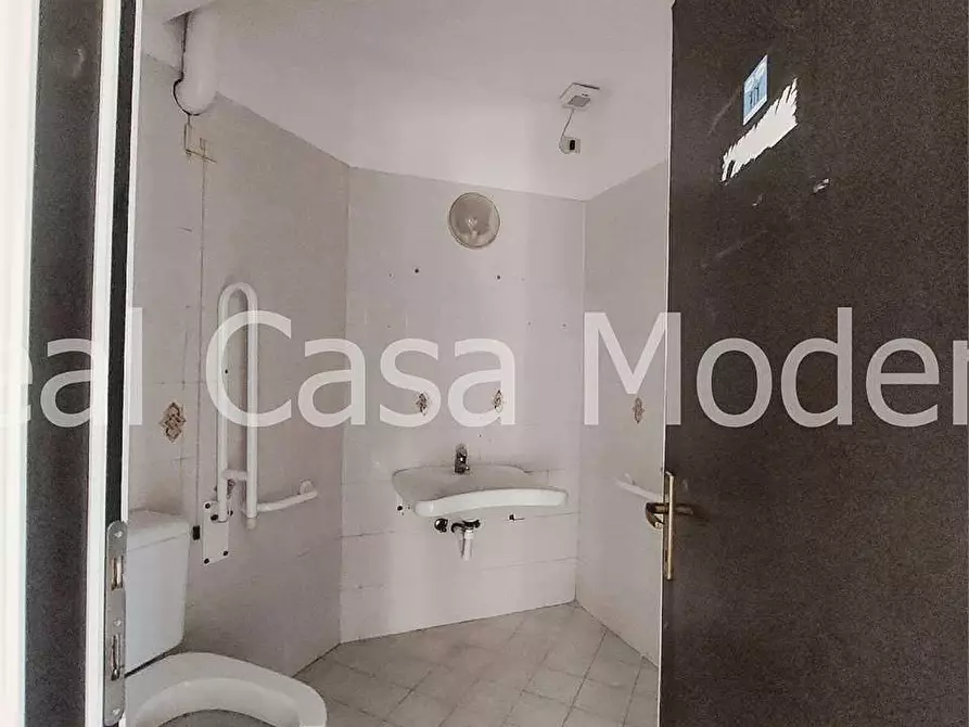 Immagine 10 di Ufficio in vendita  in Via Cagliostro a Modena