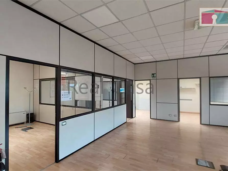 Immagine 13 di Laboratorio in affitto  in Viale Virgilio  a Modena