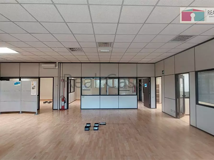 Immagine 1 di Laboratorio in affitto  in Viale Virgilio  a Modena