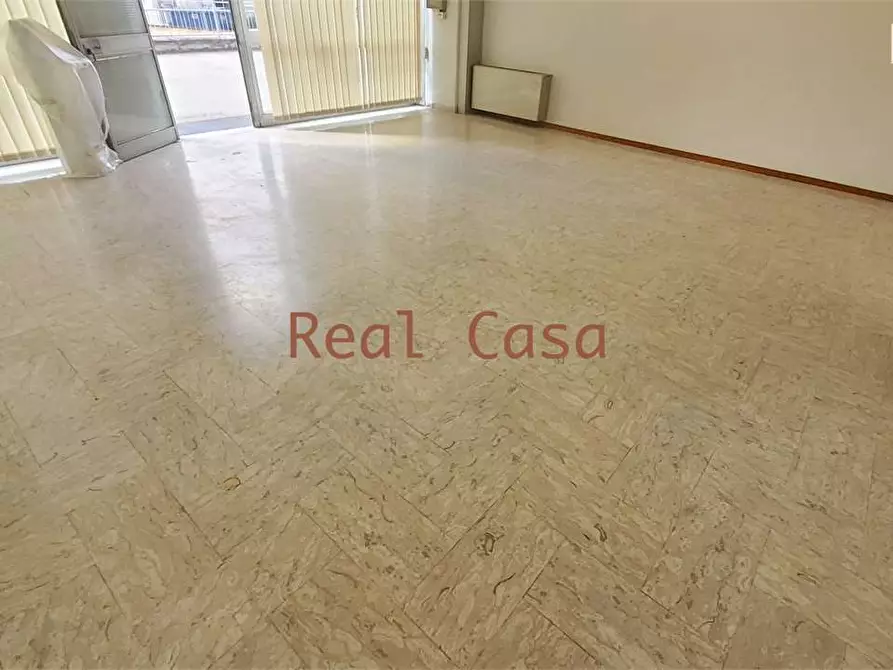 Immagine 1 di Negozio in affitto  in Via Emilia Ovest  a Modena