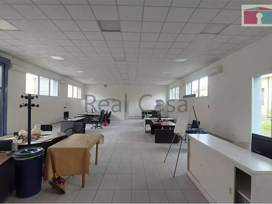 Immagine 1 di Laboratorio in affitto  in Via cesare della chiesa a Modena