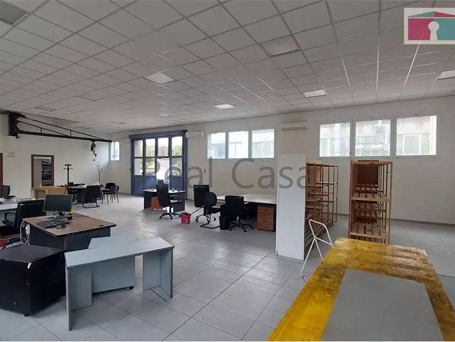 Immagine 10 di Laboratorio in affitto  in Via cesare della chiesa a Modena