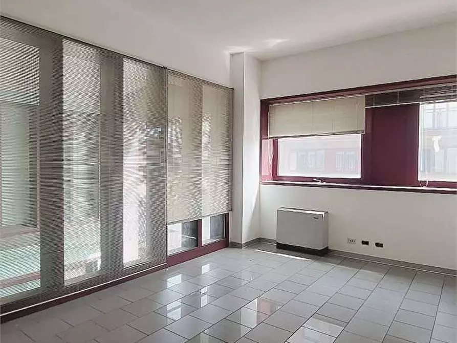 Immagine 10 di Ufficio in affitto  in Via Marianini a Modena