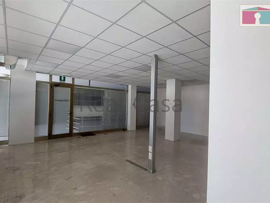 Immagine 1 di Negozio in vendita  in Via Pietro Giardini  470 a Modena