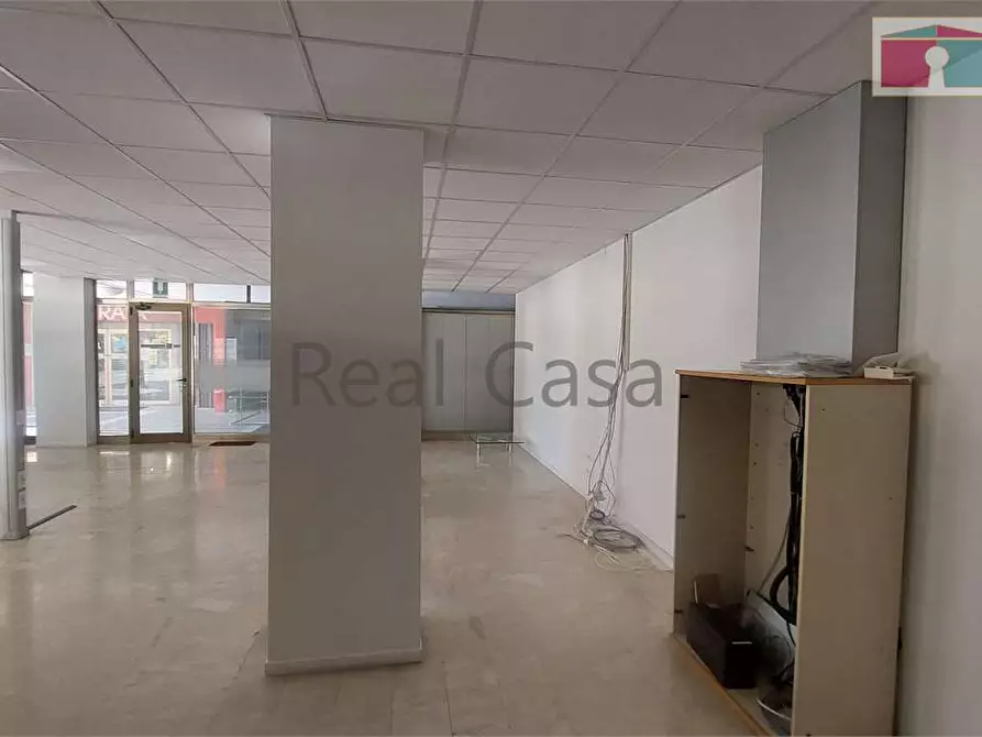 Immagine 4 di Negozio in vendita  in Via Pietro Giardini  470 a Modena