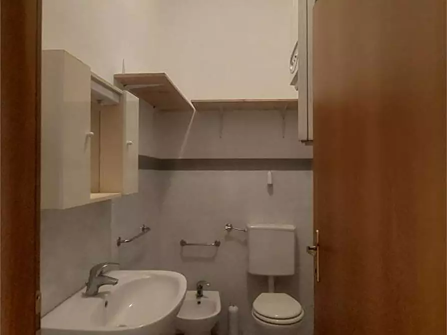Immagine 9 di Negozio in affitto  in Via San Pietro a Modena