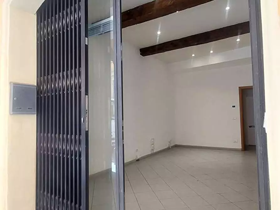 Immagine 1 di Negozio in affitto  in Via San Pietro a Modena