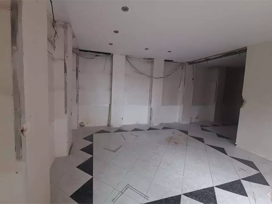 Immagine 5 di Negozio in vendita  in via sicilia 1 a Siracusa