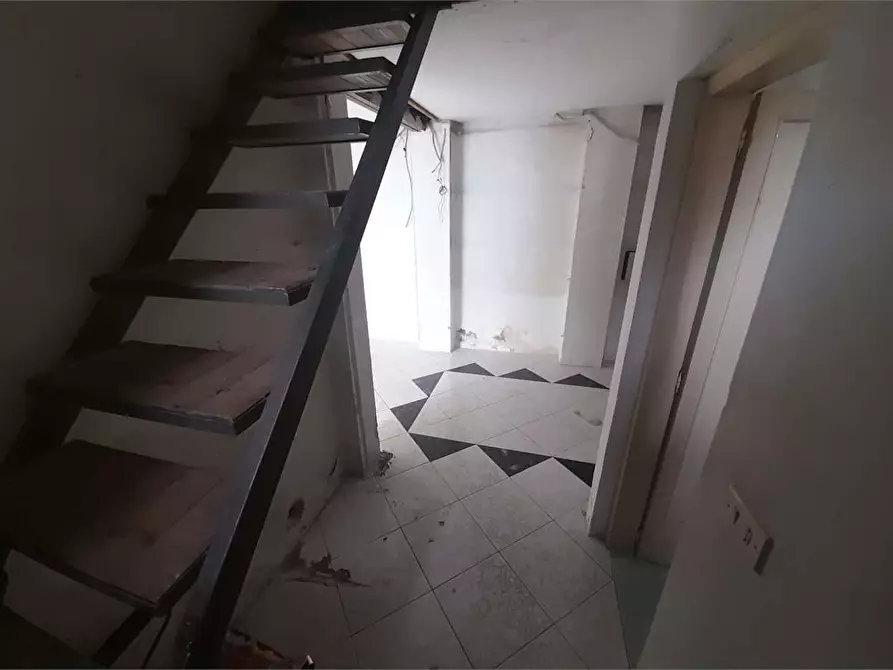 Immagine 13 di Negozio in vendita  in via sicilia 1 a Siracusa