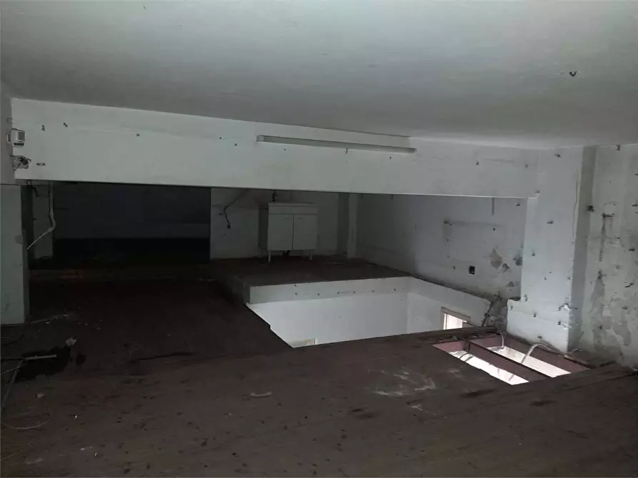 Immagine 16 di Negozio in vendita  in via sicilia 1 a Siracusa