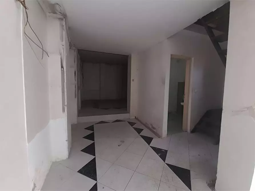 Immagine 8 di Negozio in vendita  in via sicilia 1 a Siracusa