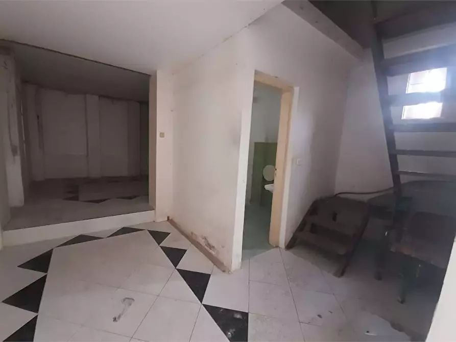 Immagine 9 di Negozio in vendita  in via sicilia 1 a Siracusa