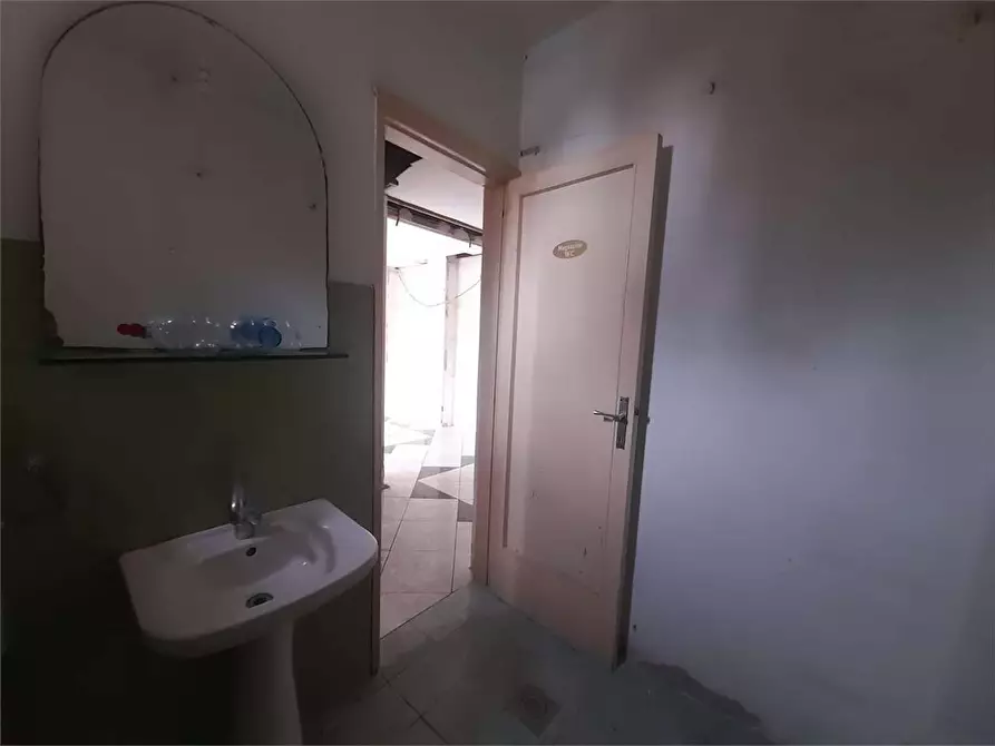 Immagine 11 di Negozio in vendita  in via sicilia 1 a Siracusa