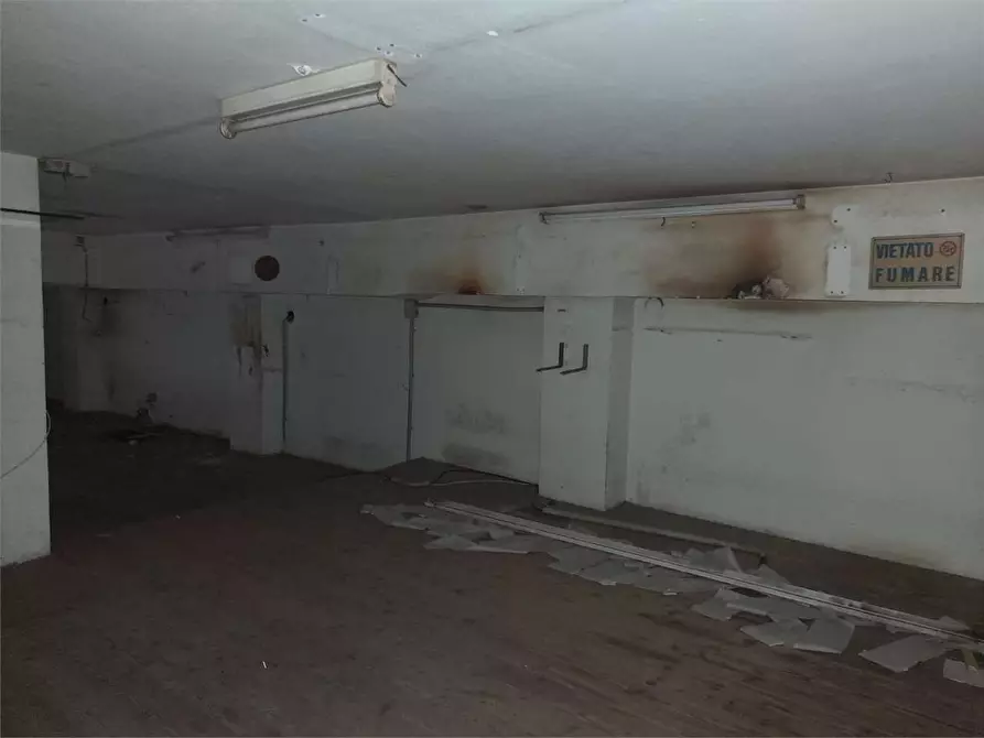 Immagine 17 di Negozio in vendita  in via sicilia 1 a Siracusa