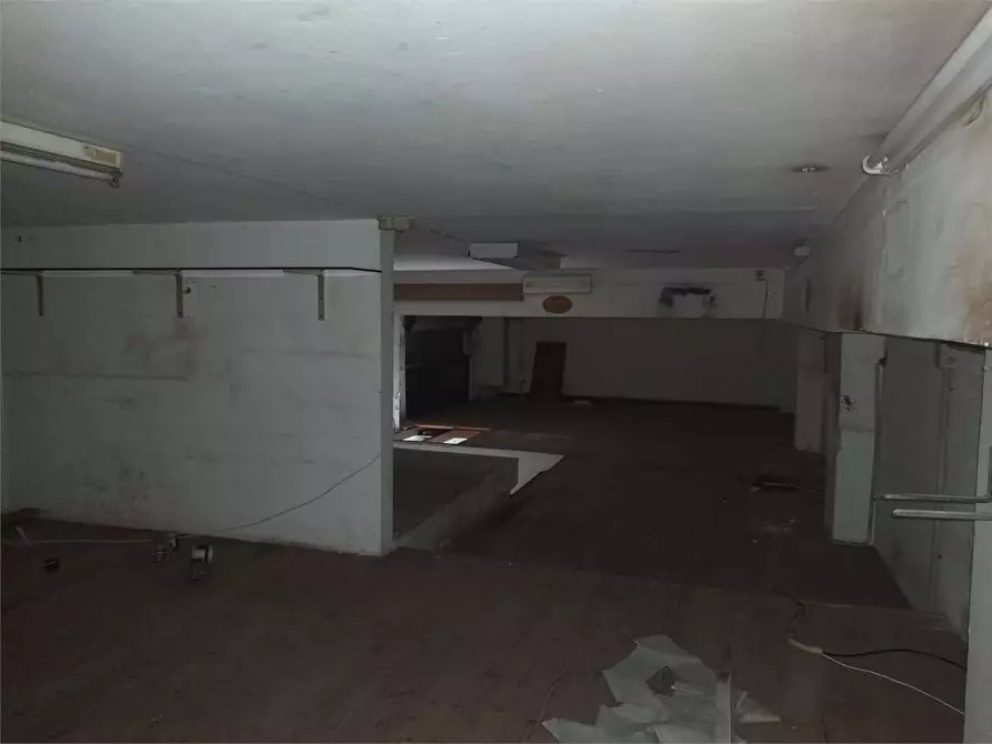 Immagine 20 di Negozio in vendita  in via sicilia 1 a Siracusa