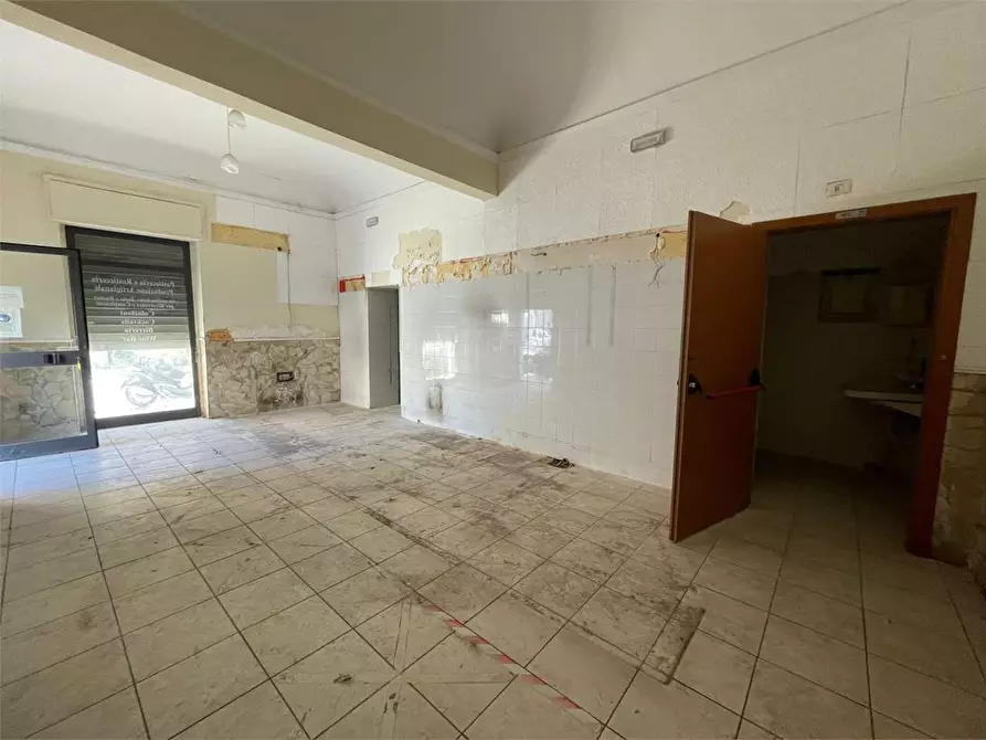 Immagine 8 di Negozio in vendita  a Siracusa
