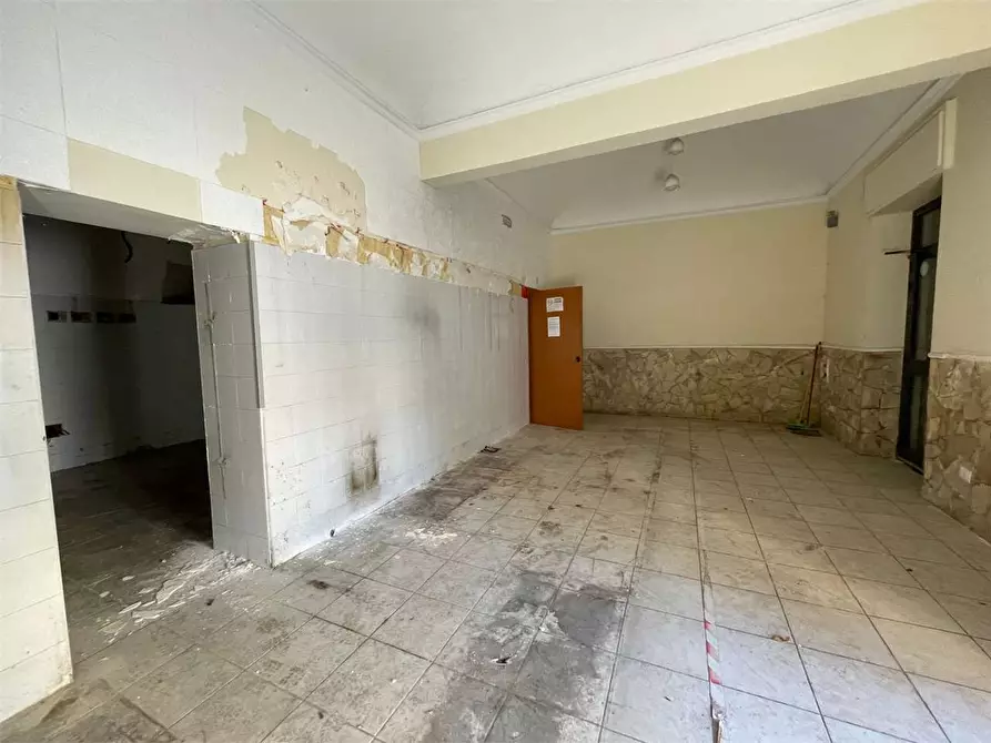 Immagine 10 di Negozio in vendita  a Siracusa