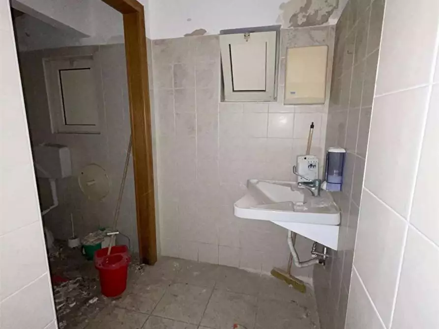 Immagine 15 di Negozio in vendita  a Siracusa