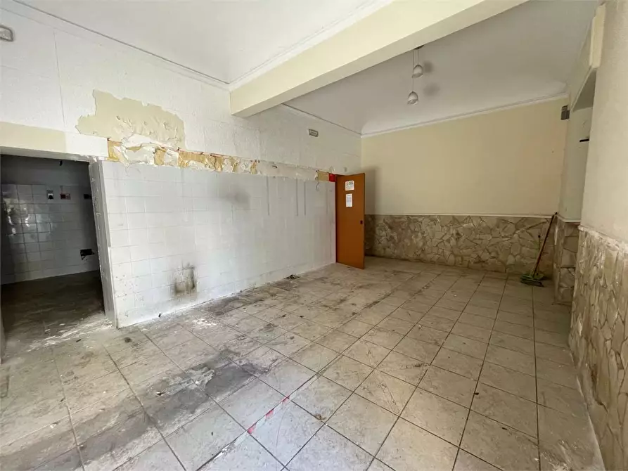 Immagine 5 di Negozio in vendita  in via re ierone II  1 a Siracusa