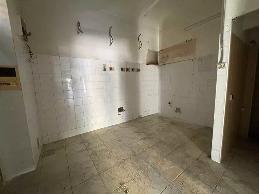 Immagine 7 di Negozio in vendita  in via re ierone II  1 a Siracusa