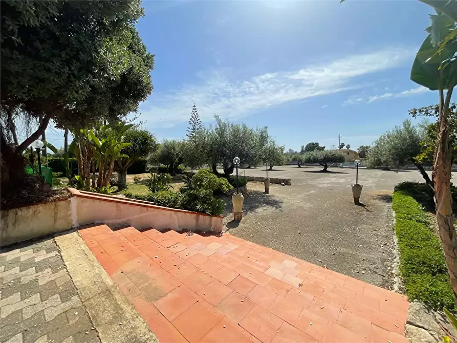 Immagine 6 di Stabile in vendita  a Siracusa