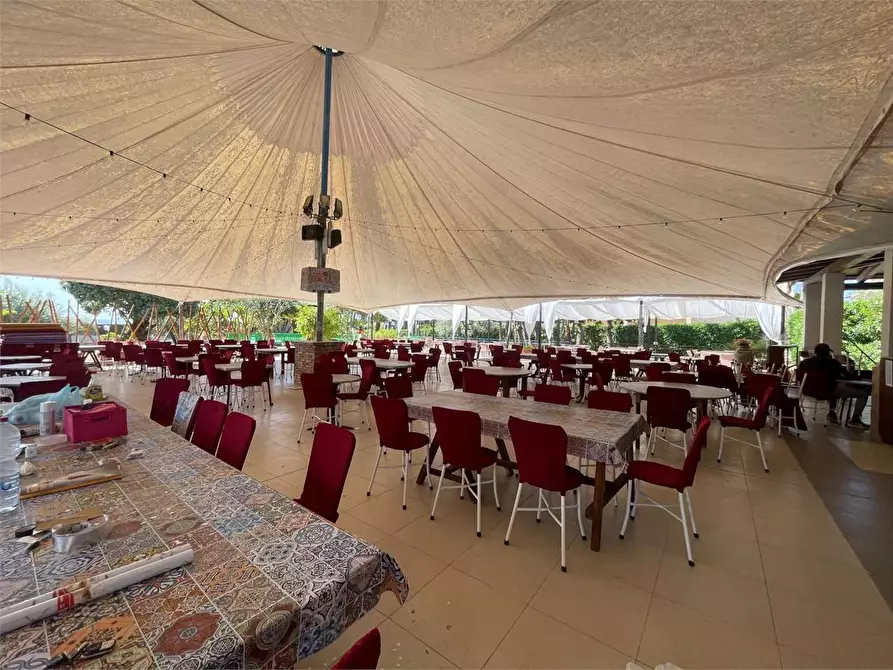 Immagine 8 di Stabile in vendita  a Siracusa