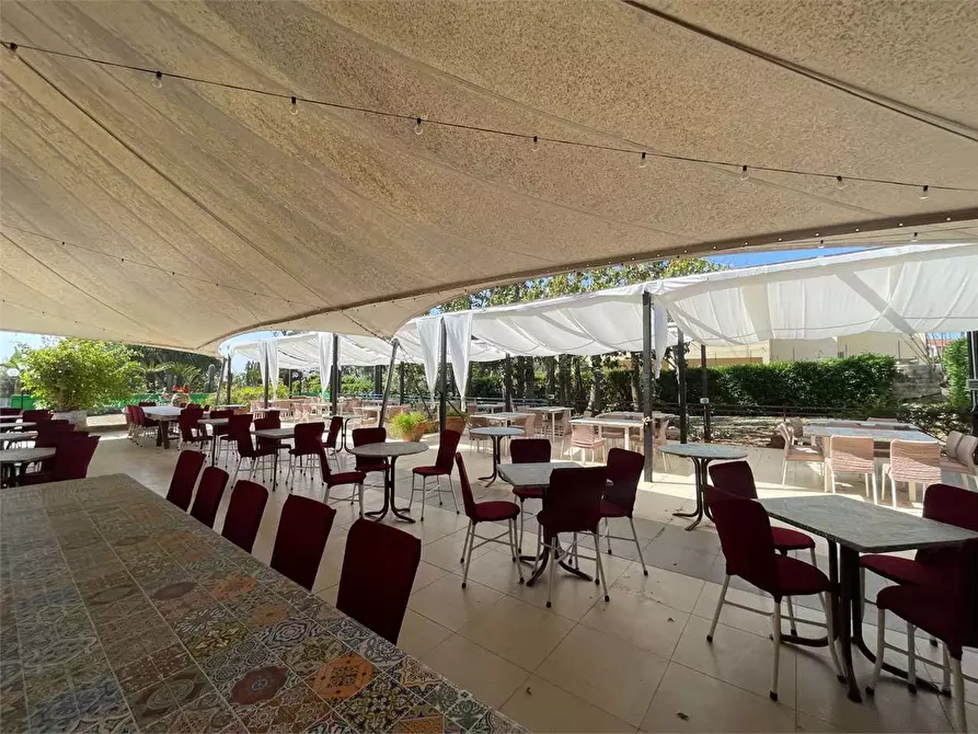 Immagine 9 di Stabile in vendita  a Siracusa