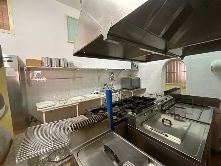 Immagine 11 di Stabile in vendita  a Siracusa